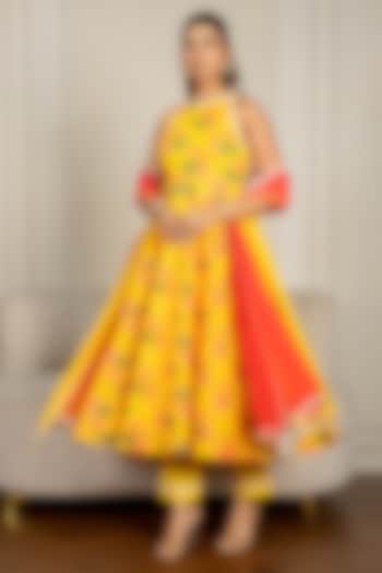 Yellow Chanderi Floral Printed & Lace Embroidered Anarkali Set by Yuvrani Jaipur at Pernia's Pop Up Shop