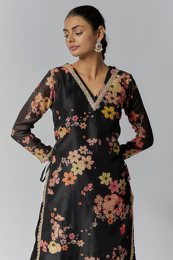 Black Chanderi Floral Printed Kurta Set by Yuvrani Jaipur at Pernia's Pop Up Shop