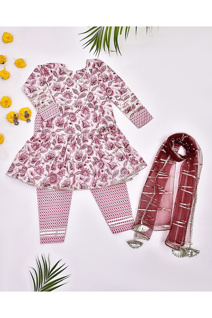 White & Pink Cotton Floral Printed Kurta Set For Girls by Yuvrani Jaipur Kidswear at Pernia's Pop Up Shop