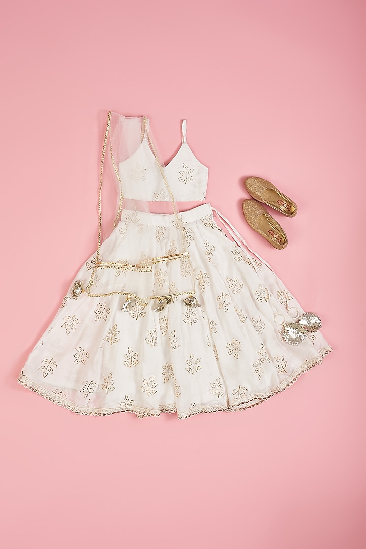 Ivory Muslin Lehenga Set For Girls by Yuvrani Jaipur Kidswear at Pernia's Pop Up Shop
