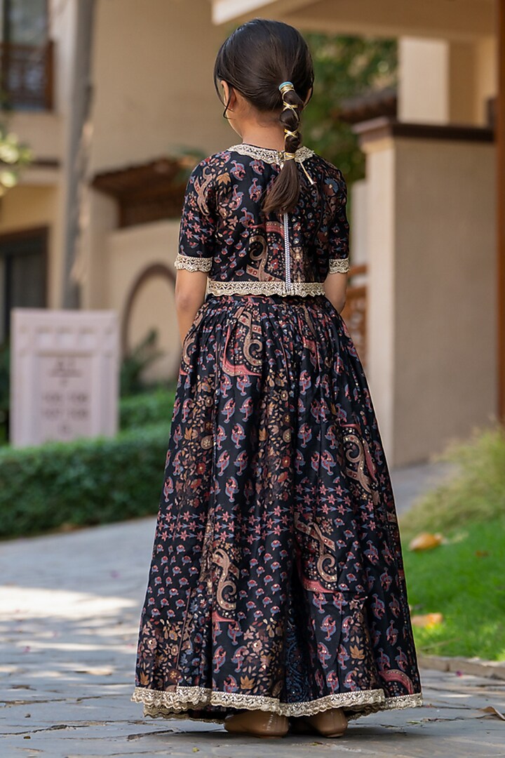 Grey & Black Muslin Floral Printed Lehenga Set For Girls by Yuvrani Jaipur Kidswear at Pernia's Pop Up Shop