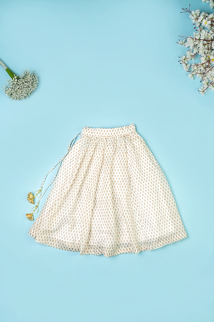 Ivory Chanderi Flared Lehenga Set For Girls by Yuvrani Jaipur Kidswear at Pernia's Pop Up Shop