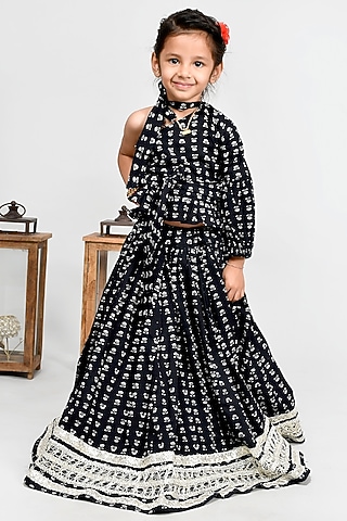 Black Printed Lehenga Set For Girls by Yuvrani Jaipur Kidswear
