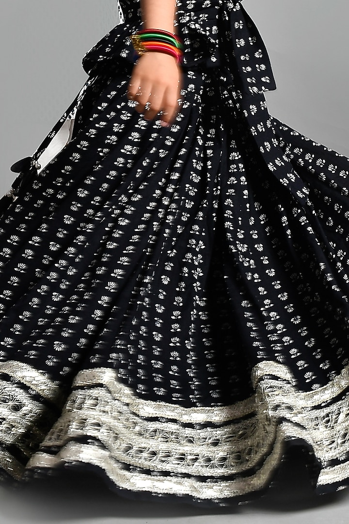 Black Printed Lehenga Set For Girls by Yuvrani Jaipur Kidswear at Pernia's Pop Up Shop