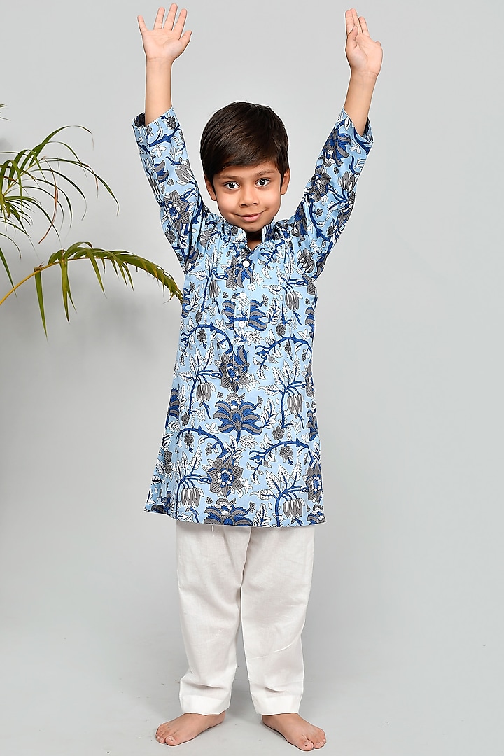 Ivory Printed Kurta Set For Boys by Yuvrani Jaipur Kidswear