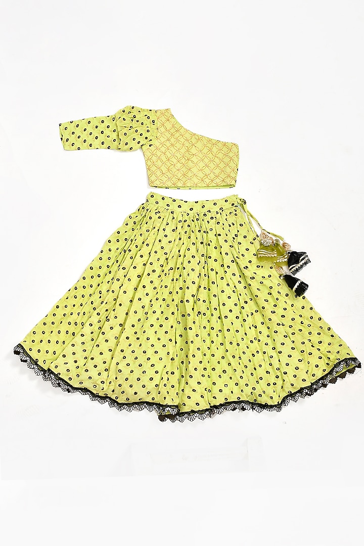 Neon Green Printed Lehenga Set For Girls by Yuvrani Jaipur Kidswear at Pernia's Pop Up Shop