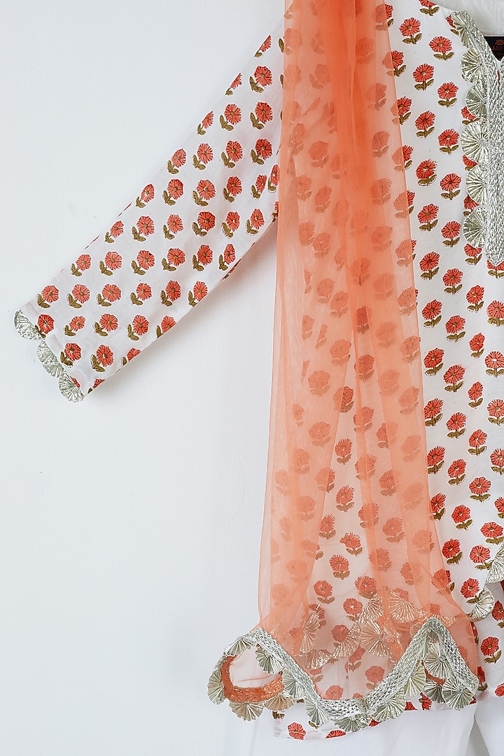 White Floral Printed Kurta Set For Girls by Yuvrani Jaipur Kidswear at Pernia's Pop Up Shop