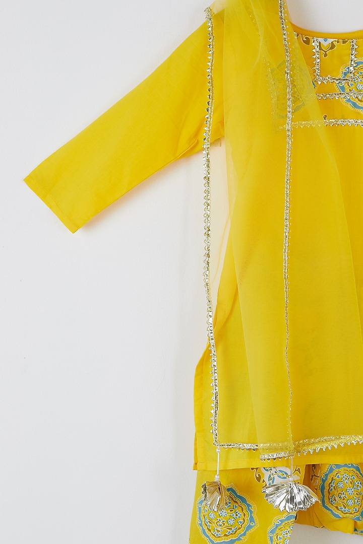 Yellow Embroidered Kurta Set For Girls by Yuvrani Jaipur Kidswear at Pernia's Pop Up Shop