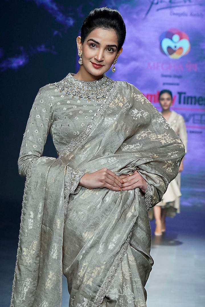 Grey Chanderi Zardosi Embroidered Reception Saree Set by Yaksi Deepthi Reddy at Pernia's Pop Up Shop