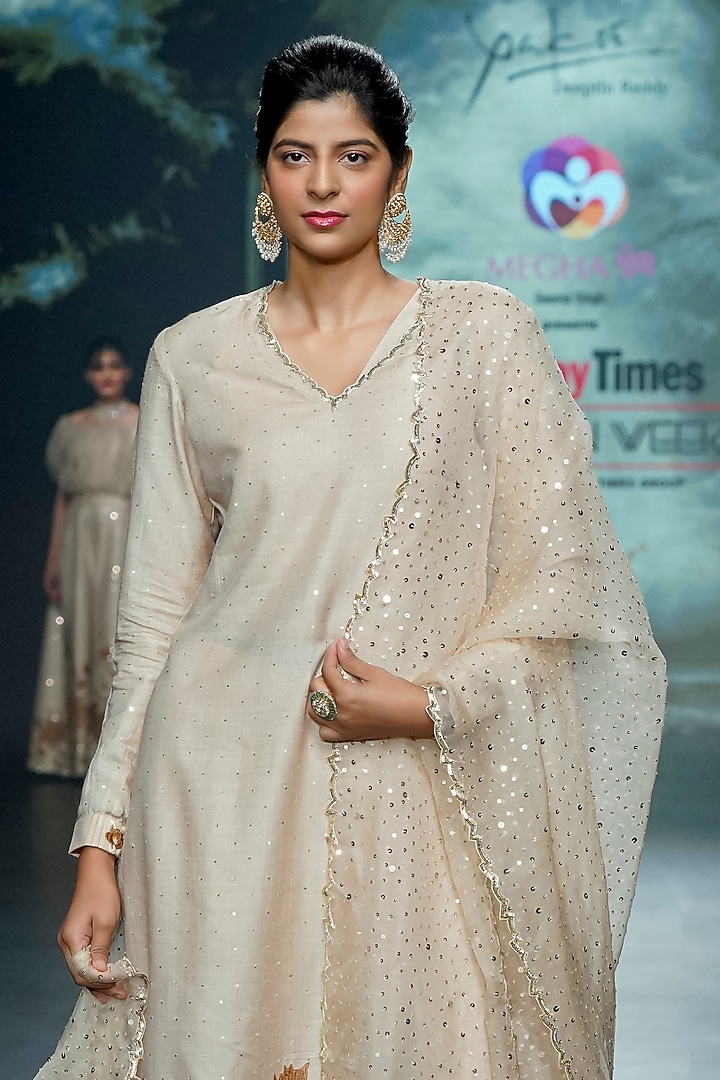 Light Gold Tussar Applique Embroidered Kurta Set by Yaksi Deepthi Reddy at Pernia's Pop Up Shop