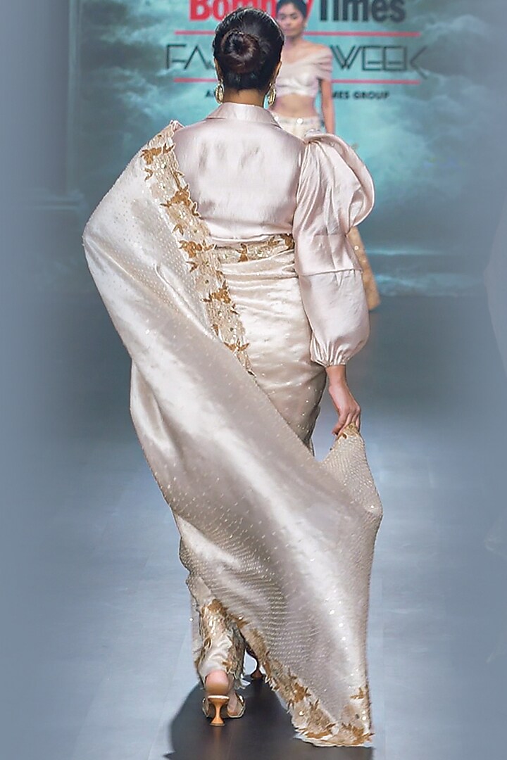 Light Gold Italian Raw Silk Applique Embroidered Reception Saree Set by Yaksi Deepthi Reddy at Pernia's Pop Up Shop