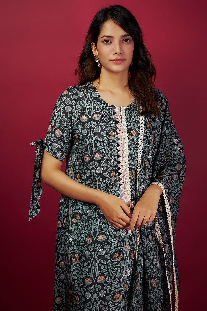 Black Pure Muslin Printed & Embroidered Kurta Set by Yogita Kadam at Pernia's Pop Up Shop