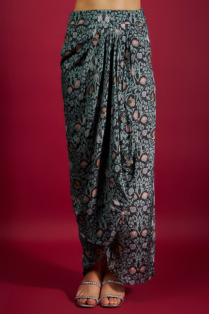 Black Pure Muslin Mirror Embroidered & Floral Printed Tunic Set by Yogita Kadam at Pernia's Pop Up Shop
