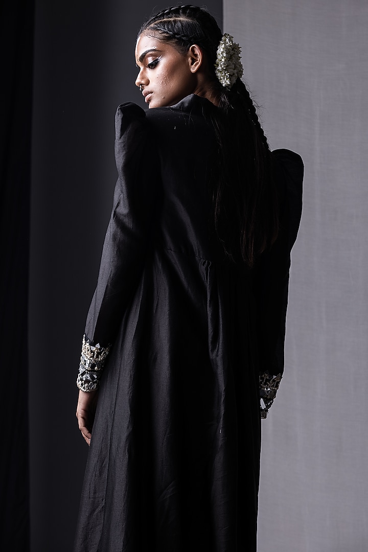 Black Kurta Set With Mirror Work by Yogita Kadam at Pernia's Pop Up Shop