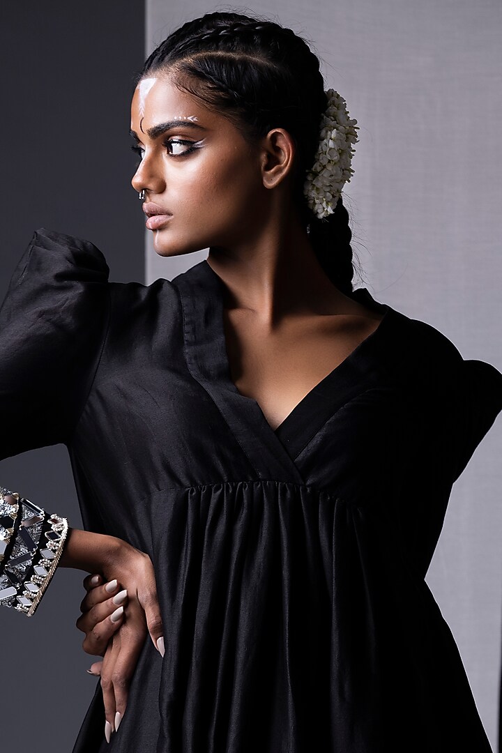 Black Kurta Set With Mirror Work by Yogita Kadam at Pernia's Pop Up Shop