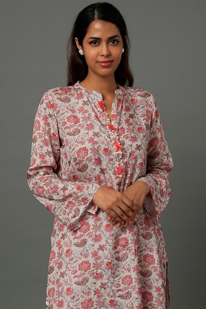 Off White Muslin Printed Kurta Set For Girls by Yogita Kadam- Kids at Pernia's Pop Up Shop
