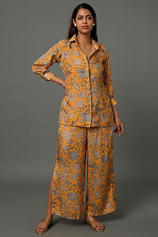 Yellow Muslin Printed Co-Ord Set For Girls by Yogita Kadam- Kids
