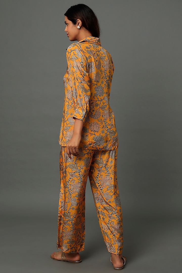 Yellow Muslin Printed Co-Ord Set For Girls by Yogita Kadam- Kids at Pernia's Pop Up Shop
