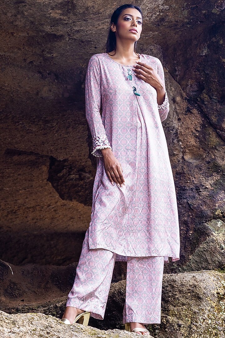 Blush Pink Embroidered Kurta Set For Girls by Yogita Kadam- Kids at Pernia's Pop Up Shop