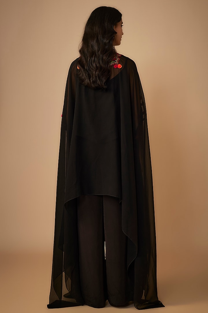Black Georgette Silk Thread Embroidered Kaftan Set by Yoshita Couture at Pernia's Pop Up Shop