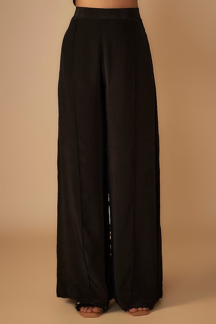 Black Georgette Silk Thread Embroidered Kaftan Set by Yoshita Couture at Pernia's Pop Up Shop