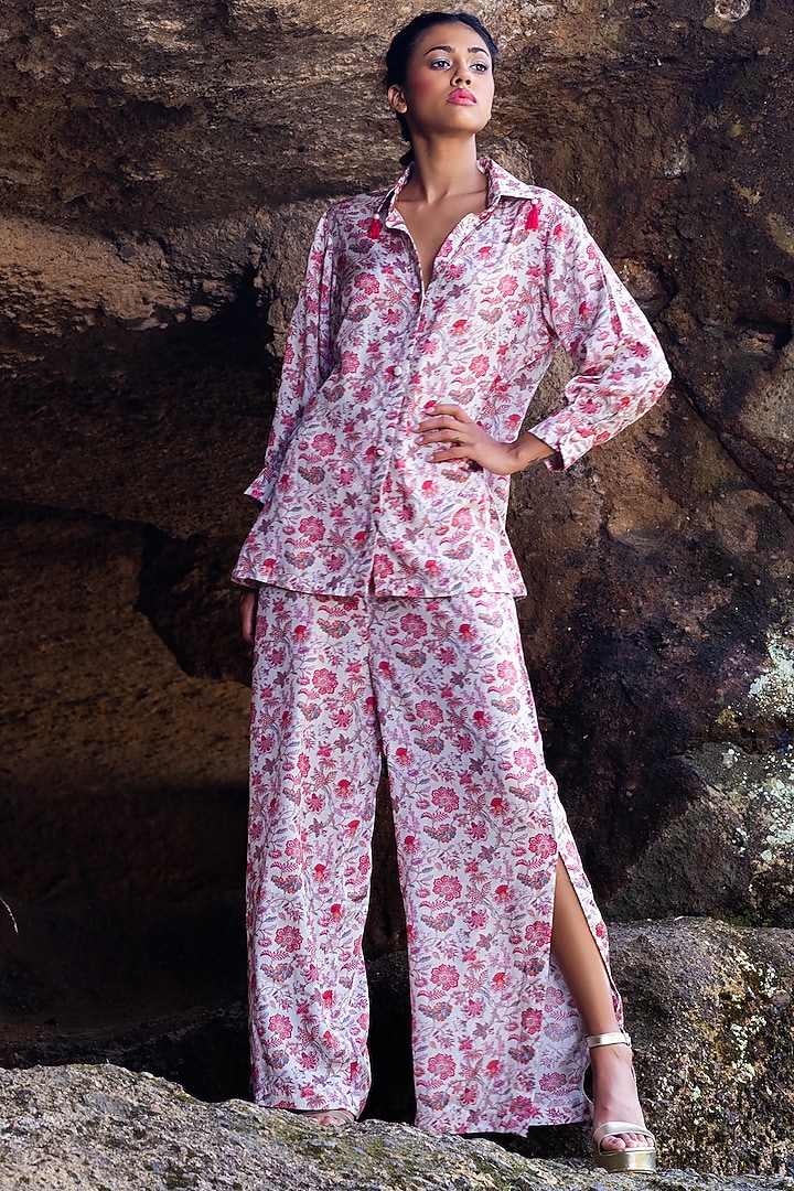 Off-White & Red Pure Muslin Printed Co-Ord Set by Yogita Kadam at Pernia's Pop Up Shop