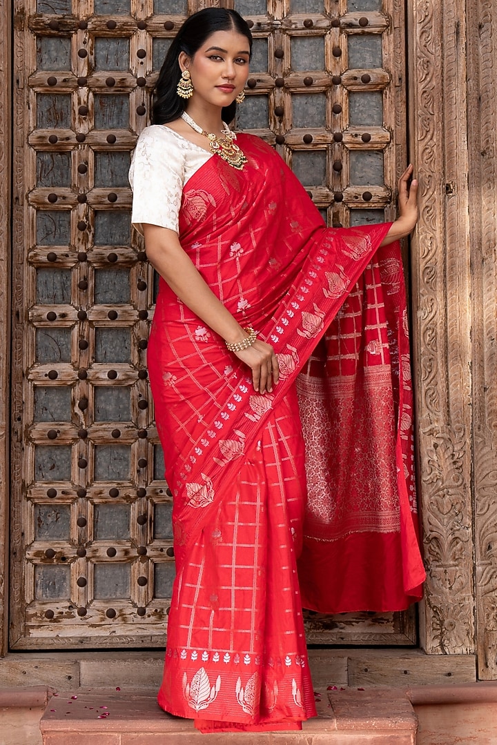 Red Pure Silk Banarasi Handloom Party Wear Saree Set by Zal From Benaras at Pernia's Pop Up Shop