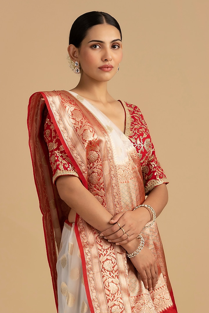 White-Red Kora Organza Silk Banarasi Handloom Party Wear Saree Set by Zal From Benaras at Pernia's Pop Up Shop