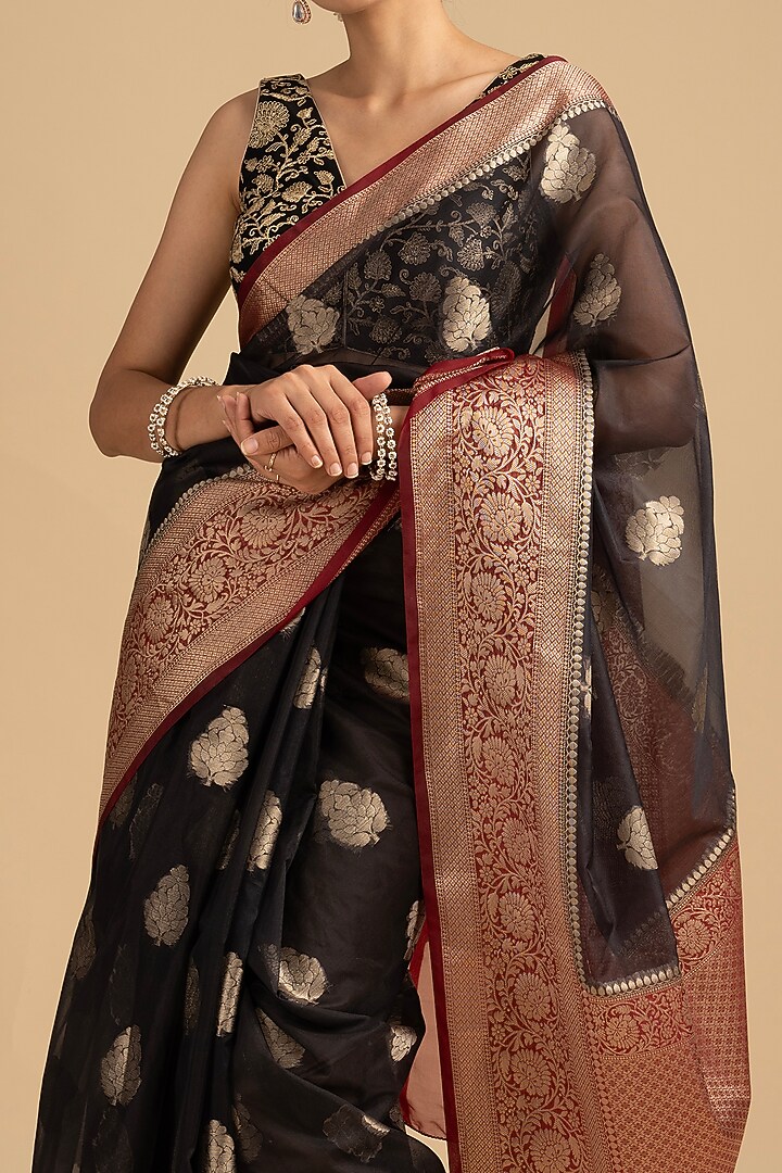 Black-Red Kora Organza Silk Banarasi Handloom Festive Saree Set by Zal From Benaras at Pernia's Pop Up Shop