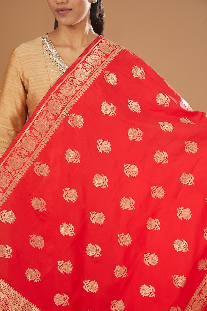 Red Katan Silk Banarasi Handloom Dupatta by Zal From Benaras at Pernia's Pop Up Shop