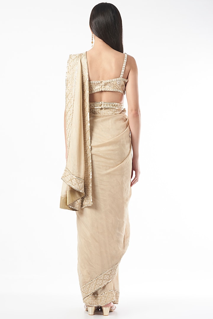 Gold Banarasi Tissue & Raw Silk Pre-Stitched Wedding Saree Set by Zamoraa The Label at Pernia's Pop Up Shop