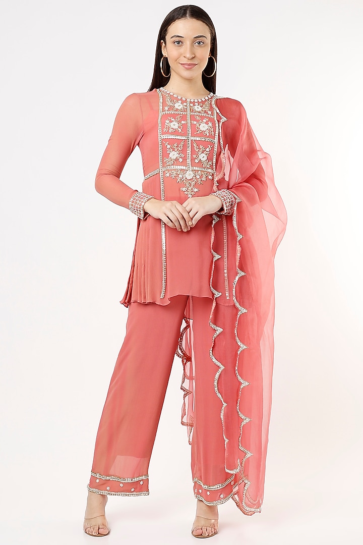 Pink Hand Embroidered Kurta Set by Zamoraa The Label at Pernia's Pop Up Shop