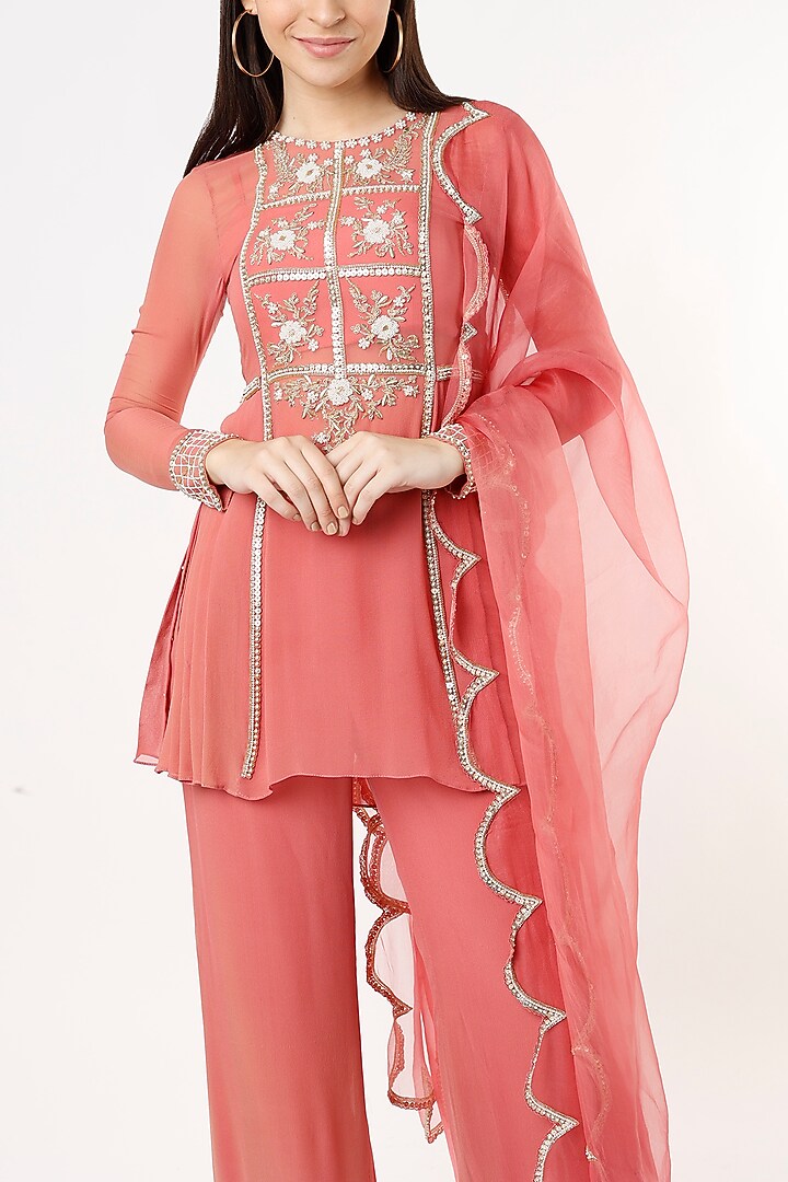 Pink Hand Embroidered Kurta Set by Zamoraa The Label at Pernia's Pop Up Shop