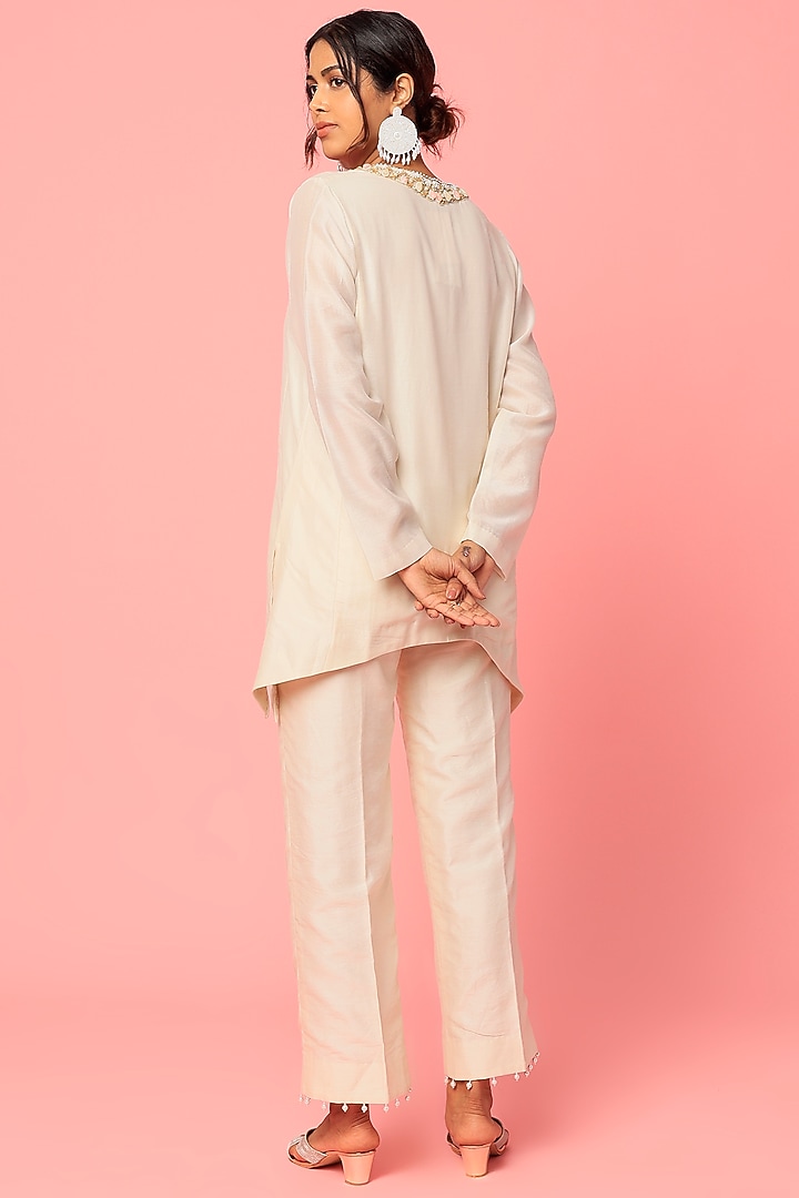 Ivory Hand Embroidered Kurta Set by Zamoraa The Label at Pernia's Pop Up Shop