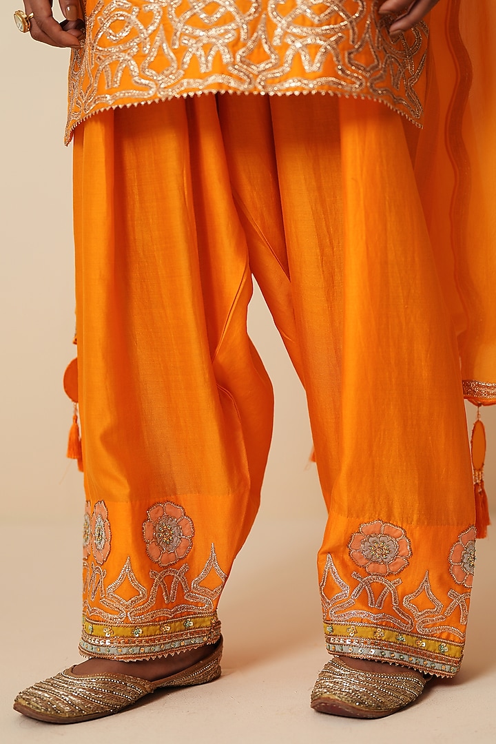 Orange Pure Chanderi Silk Embroidered Kurta Set by Zari Dorie at Pernia's Pop Up Shop