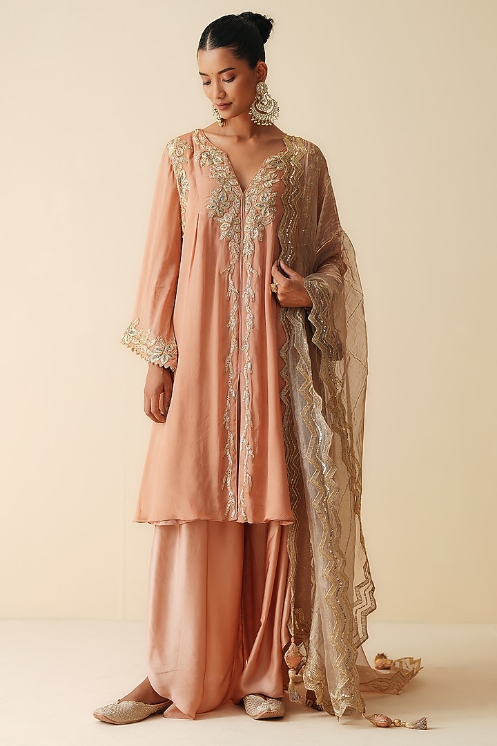 Rose Gold Chiffon Embroidered Kurta Set by Zari Dorie at Pernia's Pop Up Shop