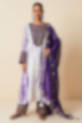 White & Brinjal Chanderi Silk Embellished Kurta Set by Zari Dorie at Pernia's Pop Up Shop