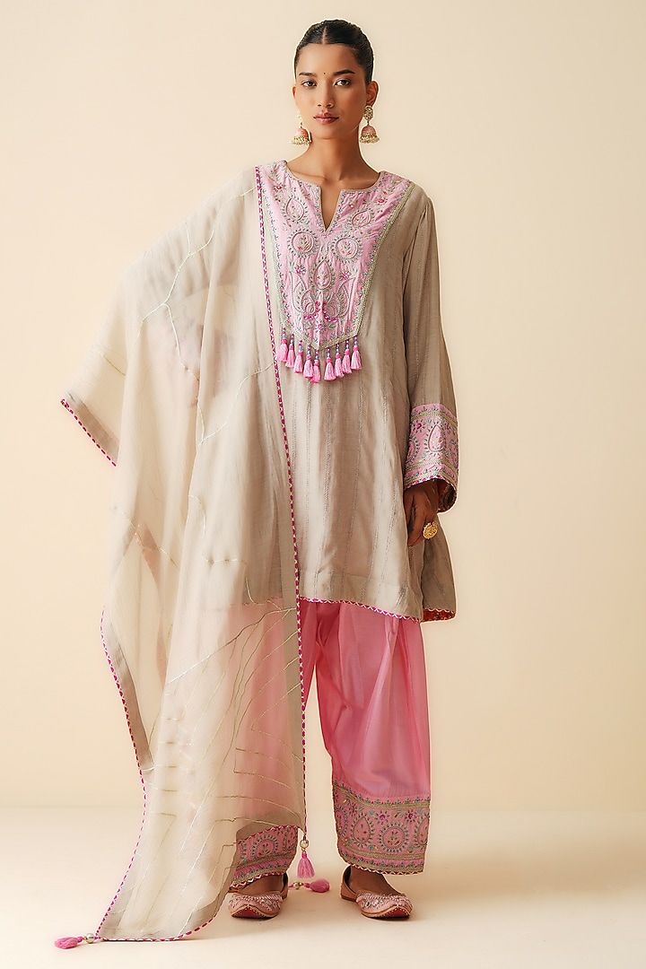 Grey & Pink Mul Chandri Embellished Kurta Set by Zari Dorie at Pernia's Pop Up Shop