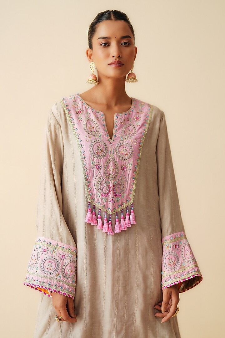 Grey & Pink Mul Chandri Embellished Kurta Set by Zari Dorie at Pernia's Pop Up Shop