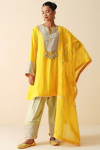 Yellow Mul Chanderi Embellished Kurta Set by Zari Dorie