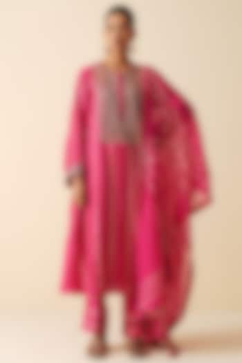 Magenta Pink Pure Chanderi Silk Embellished Kurta Set by Zari Dorie at Pernia's Pop Up Shop