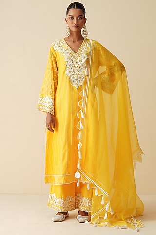Yellow Pure Chanderi Silk Embroidered Kurta Set by Zari Dorie
