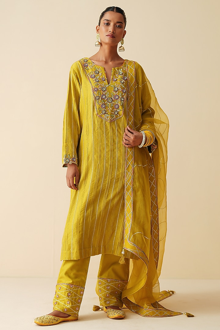 Light Mehndi Green Pure Chanderi Silk Embroidered Kurta Set by Zari Dorie at Pernia's Pop Up Shop