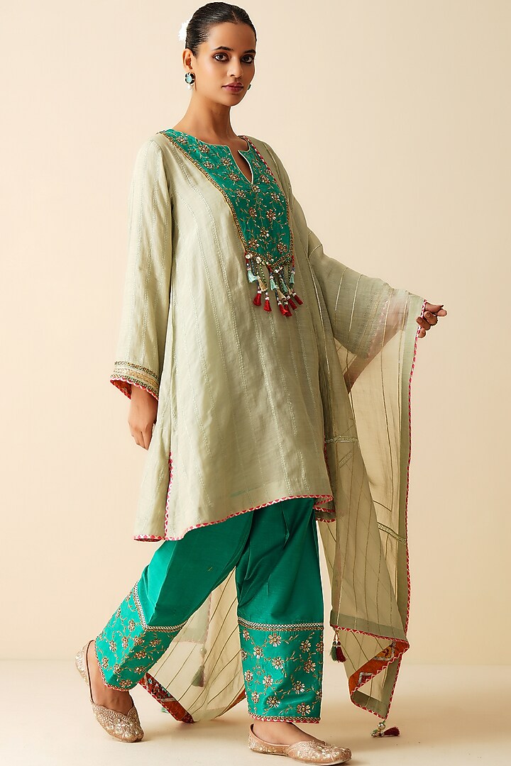 Greenish Grey & Emerald Green Mal Chanderi Embellished Kurta Set by Zari Dorie at Pernia's Pop Up Shop