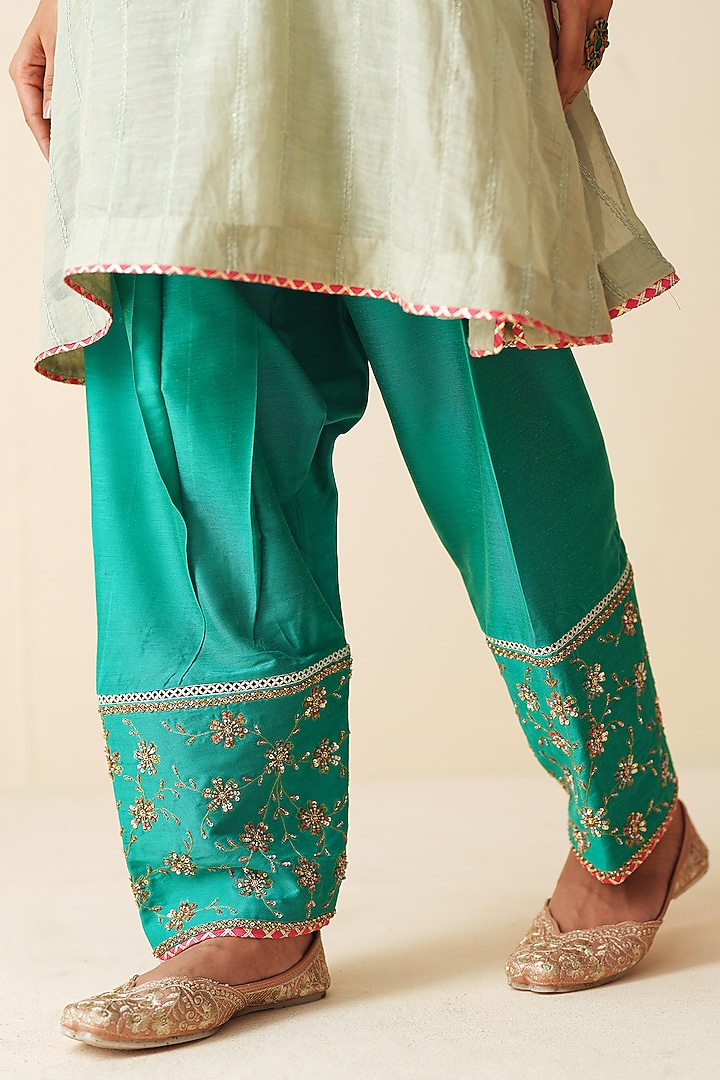 Greenish Grey & Emerald Green Mal Chanderi Embellished Kurta Set by Zari Dorie at Pernia's Pop Up Shop
