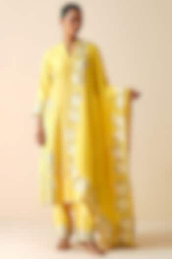 Yellow Pure Chanderi Silk Embellished Kurta Set by Zari Dorie at Pernia's Pop Up Shop