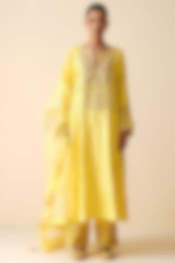 Yellow Pure Chanderi Silk Embellished Kurta Set by Zari Dorie at Pernia's Pop Up Shop