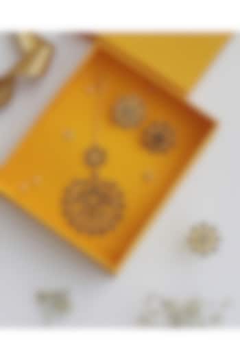 Gold Plated Earrings, Maang Tikka, & Ring Gift Box by Zariin