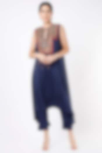 Dark Blue Hand Embroidered Asymmetrical Kurta Set by Zariya The Label at Pernia's Pop Up Shop