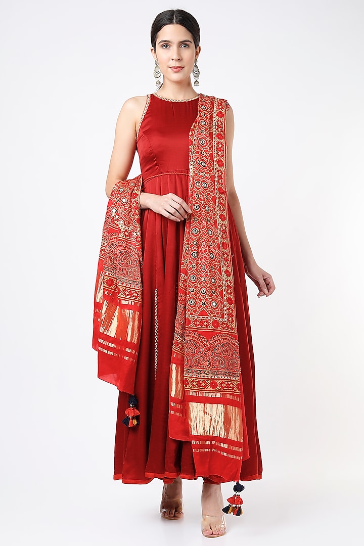 Red Embroidered Anarkali Set by Zariya The Label